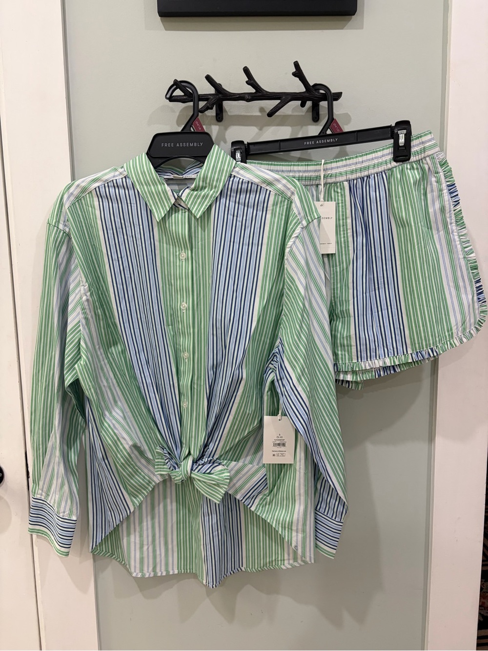NWT matching set cotton stripe button-front shirt & ruffle shorts Free Assembly